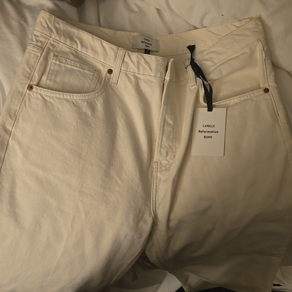 Reformation x Camille Rowe - Picture 3 of 4